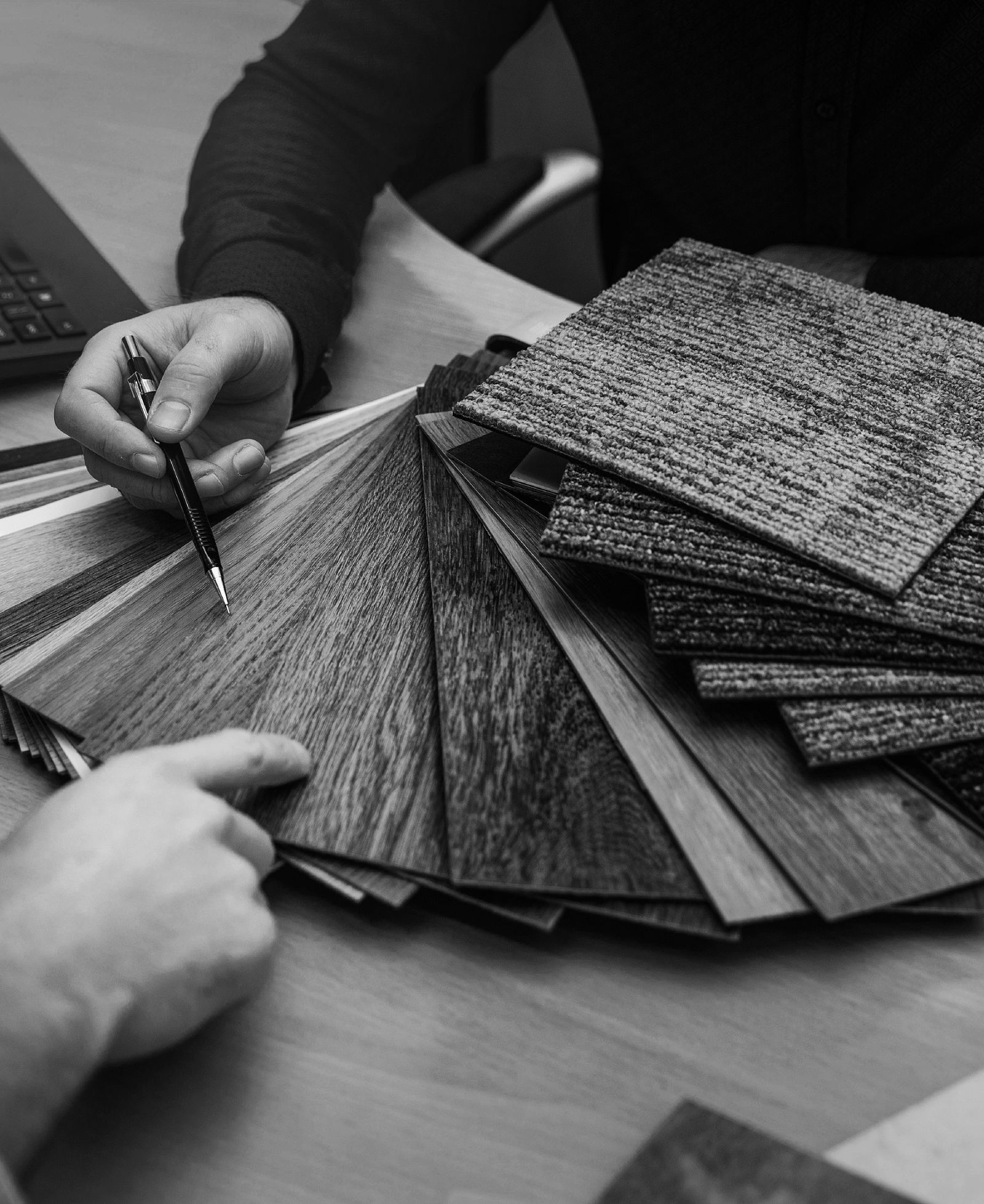 Twijfelt u over de inrichting van uw woonkamer? Hebt u vragen over meubels of raambekleding? Onze adviseurs en stylisten staan voor u klaar.