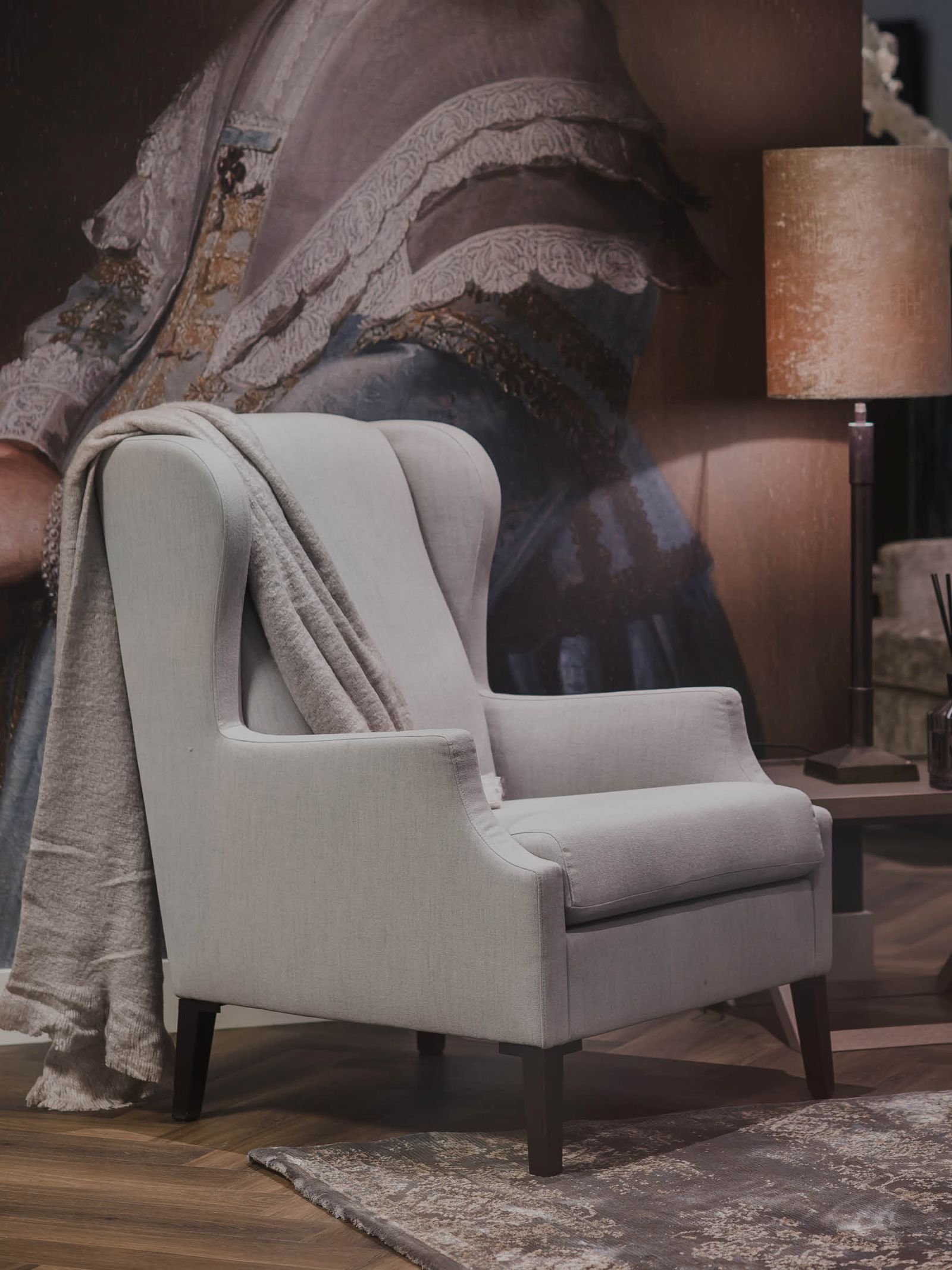 Bij Van Wolfswinkel Wonen vindt u alles voor uw ideale woonkamer. Van raambekleding tot relaxfauteuil en van hoekbank tot salontafel.